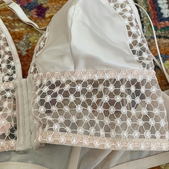 🌺Sale🎉🌺💥 NWT VICTORIA SECRET TRIANGLE SATIN BRALETTE - Picture 8 of 10